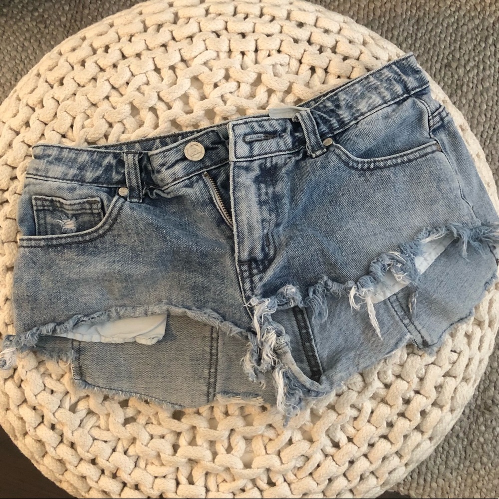 Distressed shorts UNIF